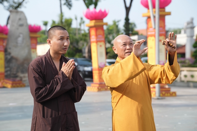 Công tác chuẩn bị đại lễ hoa đăng kỷ niệm đức Phật A-di-đà năm 2026