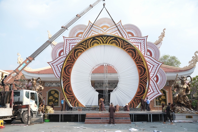 Công tác chuẩn bị đại lễ hoa đăng kỷ niệm đức Phật A-di-đà năm 2026