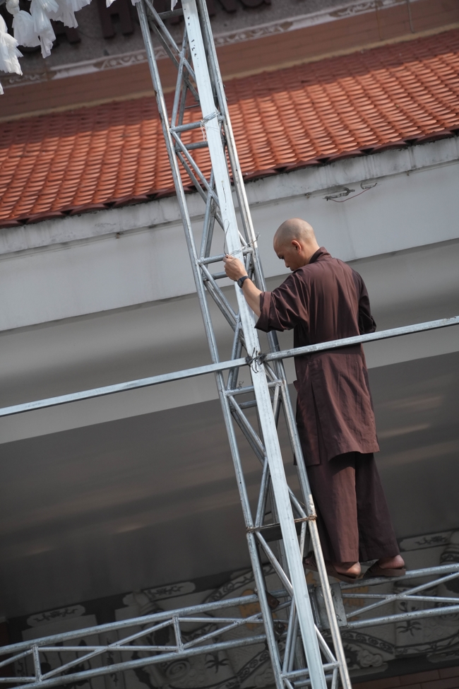 Công tác chuẩn bị đại lễ hoa đăng kỷ niệm đức Phật A-di-đà năm 2026