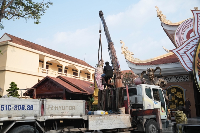 Công tác chuẩn bị đại lễ hoa đăng kỷ niệm đức Phật A-di-đà năm 2026