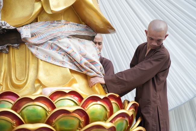 Công tác chuẩn bị đại lễ hoa đăng kỷ niệm đức Phật A-di-đà năm 2026