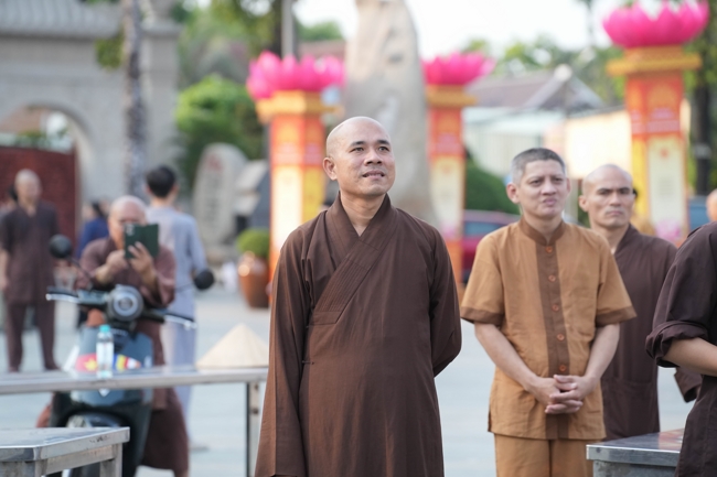 Công tác chuẩn bị đại lễ hoa đăng kỷ niệm đức Phật A-di-đà năm 2026