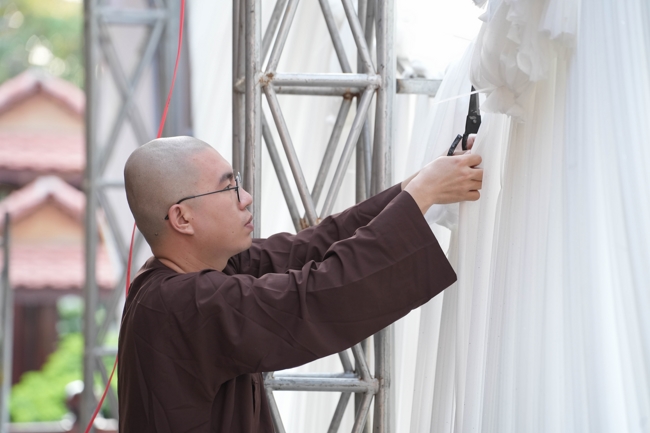 Công tác chuẩn bị đại lễ hoa đăng kỷ niệm đức Phật A-di-đà năm 2026