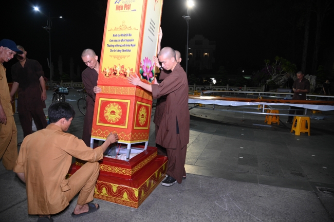 Công tác chuẩn bị đại lễ hoa đăng kỷ niệm đức Phật A-di-đà năm 2026