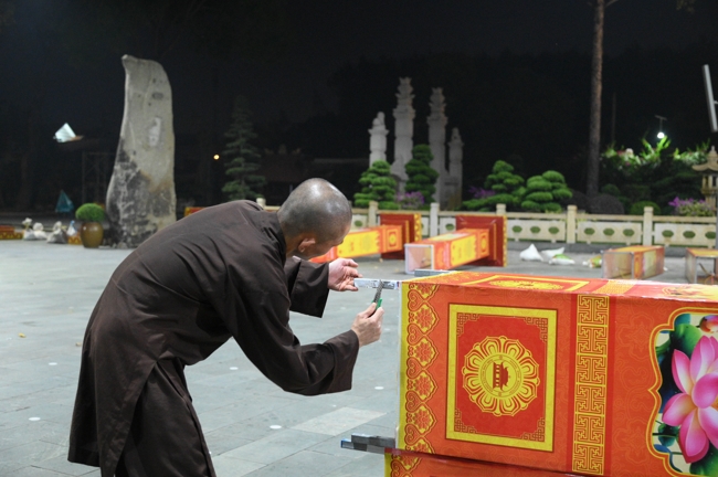 Công tác chuẩn bị đại lễ hoa đăng kỷ niệm đức Phật A-di-đà năm 2026