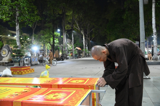 Công tác chuẩn bị đại lễ hoa đăng kỷ niệm đức Phật A-di-đà năm 2026