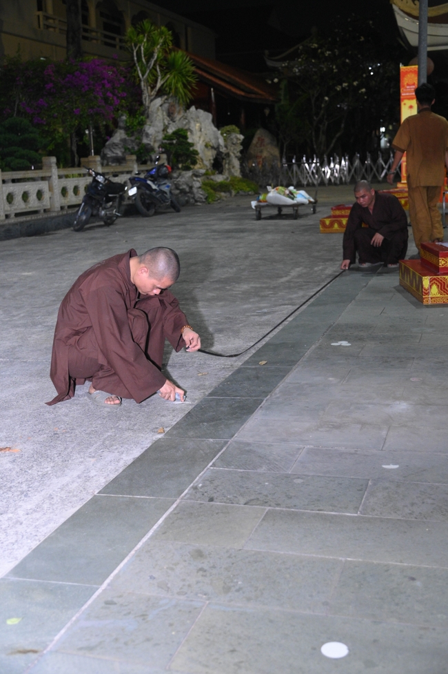 Công tác chuẩn bị đại lễ hoa đăng kỷ niệm đức Phật A-di-đà năm 2026