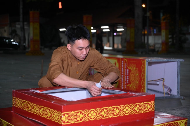 Công tác chuẩn bị đại lễ hoa đăng kỷ niệm đức Phật A-di-đà năm 2026