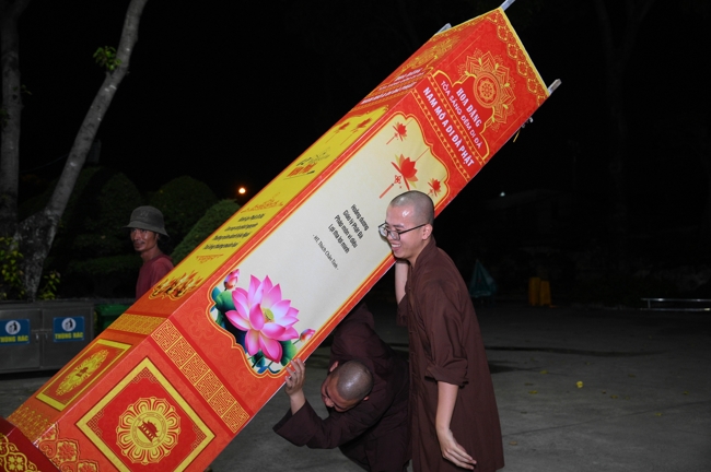 Công tác chuẩn bị đại lễ hoa đăng kỷ niệm đức Phật A-di-đà năm 2026