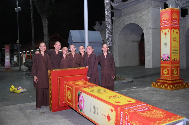 Công tác chuẩn bị đại lễ hoa đăng kỷ niệm đức Phật A-di-đà năm 2026