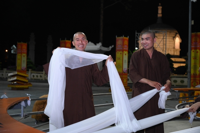 Công tác chuẩn bị đại lễ hoa đăng kỷ niệm đức Phật A-di-đà năm 2026