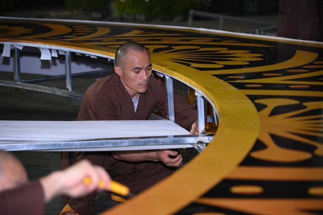 Công tác chuẩn bị đại lễ hoa đăng kỷ niệm đức Phật A-di-đà năm 2026