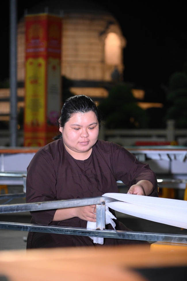 Công tác chuẩn bị đại lễ hoa đăng kỷ niệm đức Phật A-di-đà năm 2026