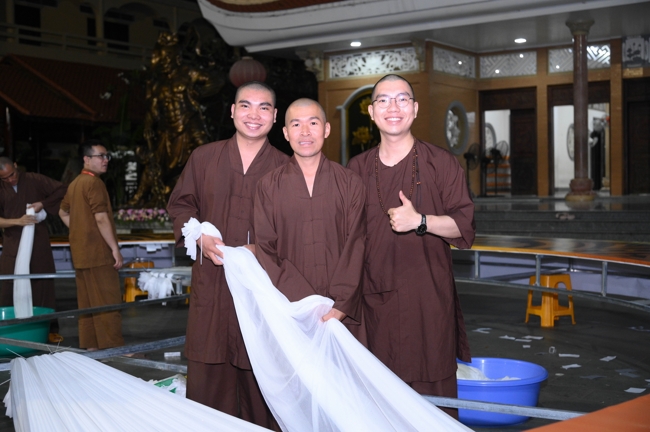 Công tác chuẩn bị đại lễ hoa đăng kỷ niệm đức Phật A-di-đà năm 2026