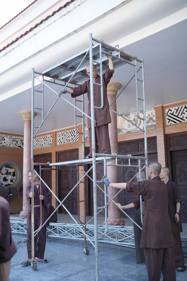 Công tác chuẩn bị đại lễ hoa đăng kỷ niệm đức Phật A-di-đà năm 2026