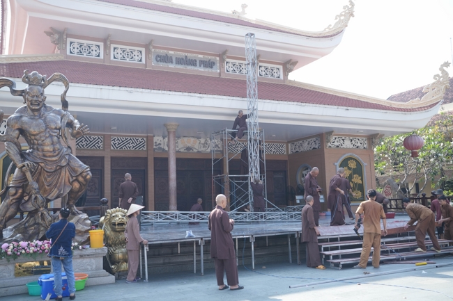 Công tác chuẩn bị đại lễ hoa đăng kỷ niệm đức Phật A-di-đà năm 2026