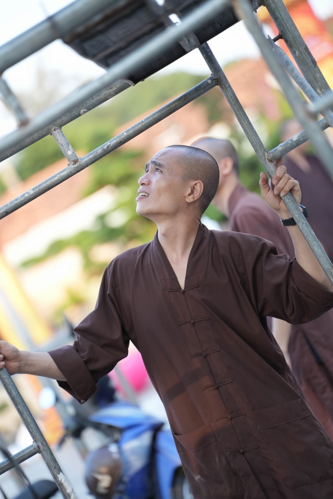 Công tác chuẩn bị đại lễ hoa đăng kỷ niệm đức Phật A-di-đà năm 2026