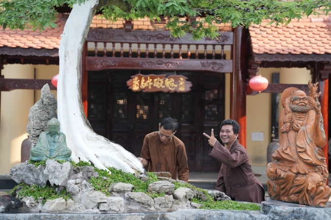 Công tác chuẩn bị đại lễ hoa đăng kỷ niệm đức Phật A-di-đà năm 2026