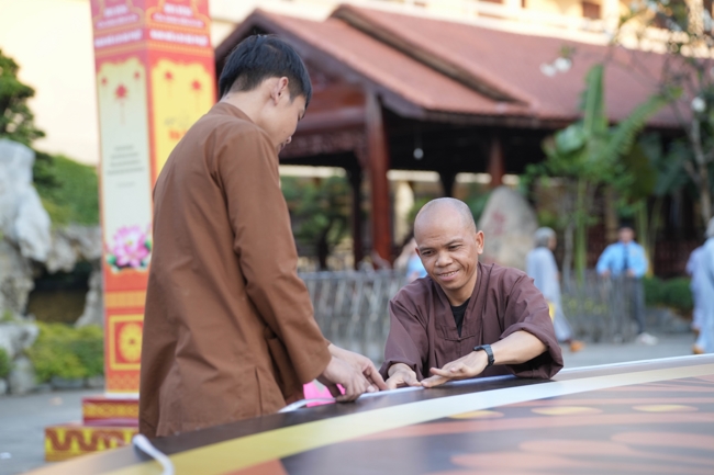 Công tác chuẩn bị đại lễ hoa đăng kỷ niệm đức Phật A-di-đà năm 2026