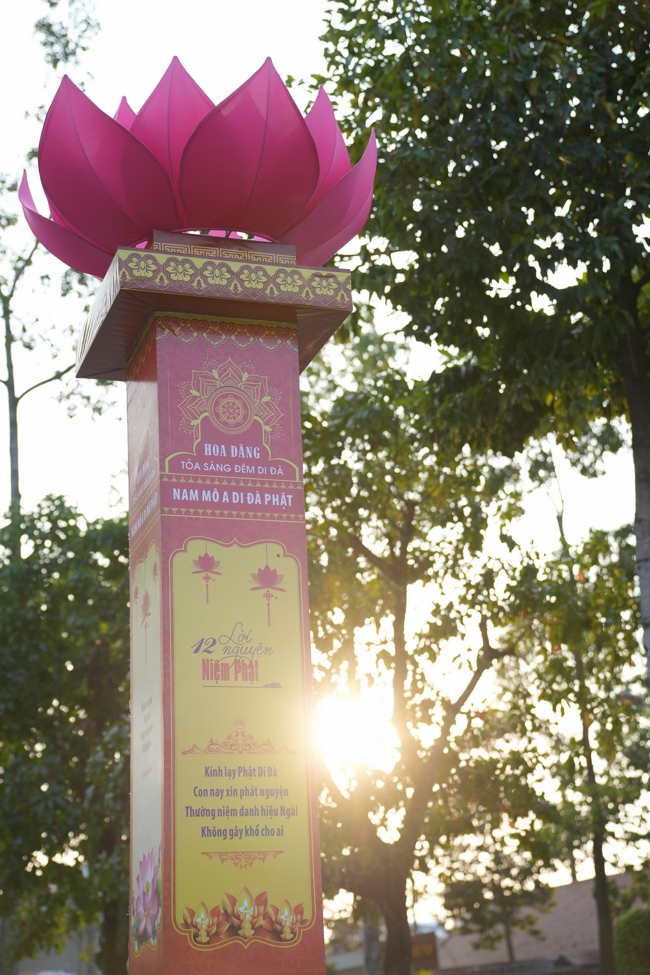 Công tác chuẩn bị đại lễ hoa đăng kỷ niệm đức Phật A-di-đà năm 2026