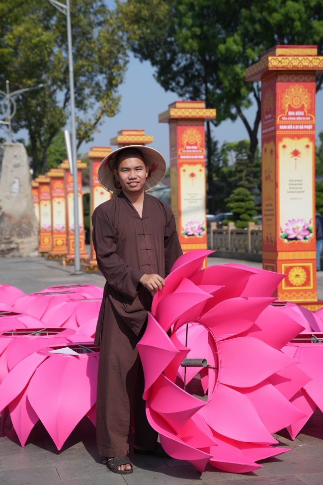 Công tác chuẩn bị đại lễ hoa đăng kỷ niệm đức Phật A-di-đà năm 2026