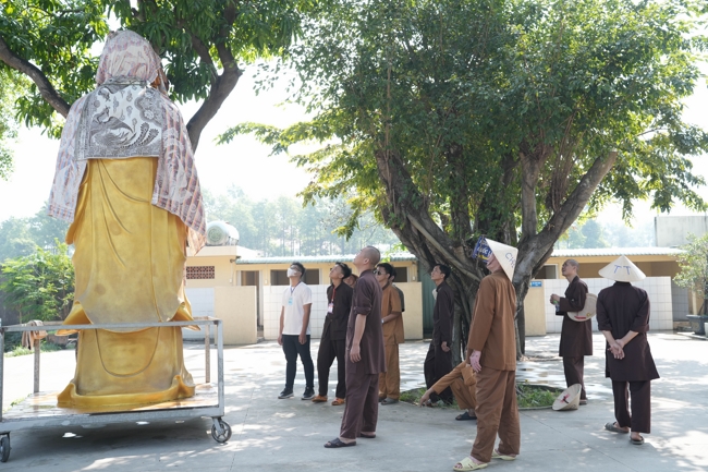 Công tác chuẩn bị đại lễ hoa đăng kỷ niệm đức Phật A-di-đà năm 2026