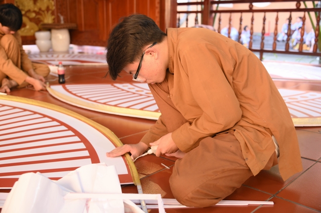 Công tác chuẩn bị đại lễ hoa đăng kỷ niệm đức Phật A-di-đà năm 2026