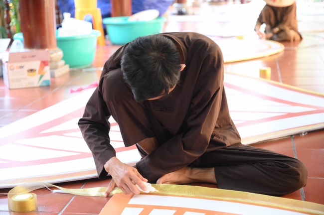 Công tác chuẩn bị đại lễ hoa đăng kỷ niệm đức Phật A-di-đà năm 2026