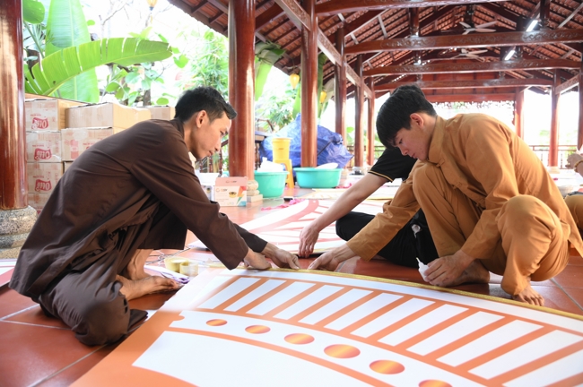 Công tác chuẩn bị đại lễ hoa đăng kỷ niệm đức Phật A-di-đà năm 2026