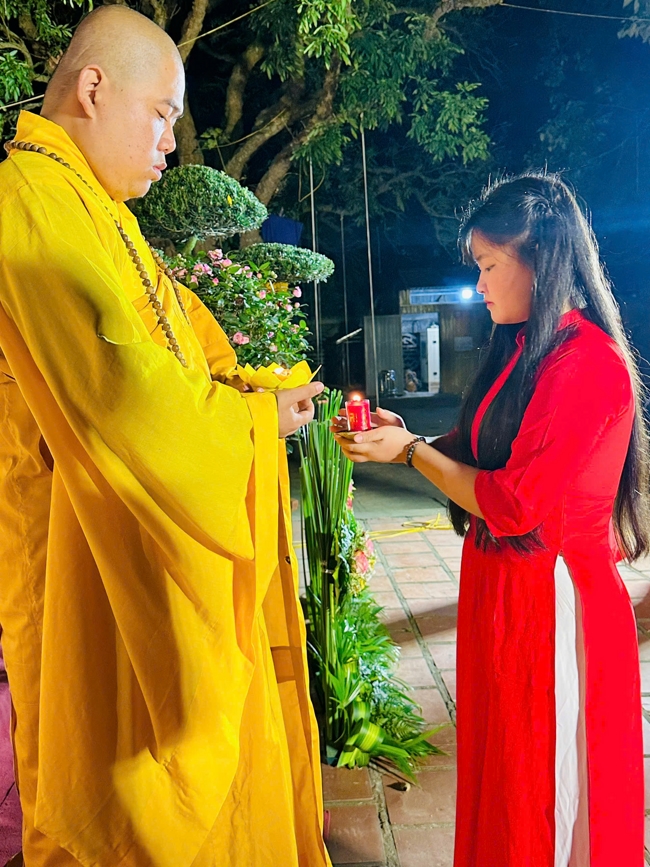 Chùa Đống Cao – Thanh Hóa: Lễ Hoa đăng mừng ngày khánh đản Đức Phật A Di Đà và đón năm mới 2026