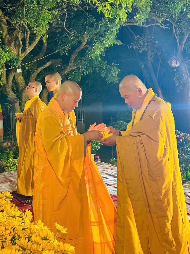 Chùa Đống Cao – Thanh Hóa: Lễ Hoa đăng mừng ngày khánh đản Đức Phật A Di Đà và đón năm mới 2026