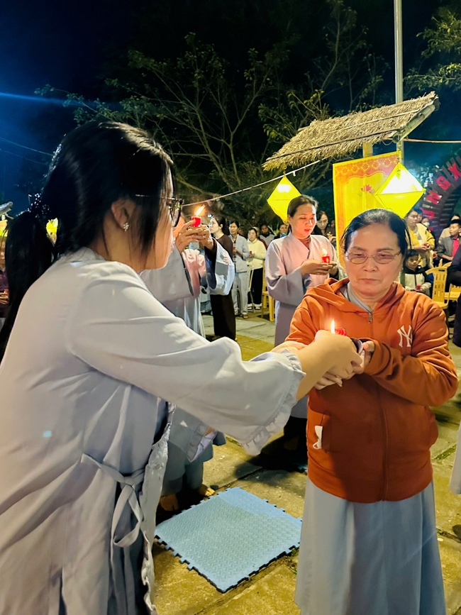 Chùa Đống Cao – Thanh Hóa: Lễ Hoa đăng mừng ngày khánh đản Đức Phật A Di Đà và đón năm mới 2026