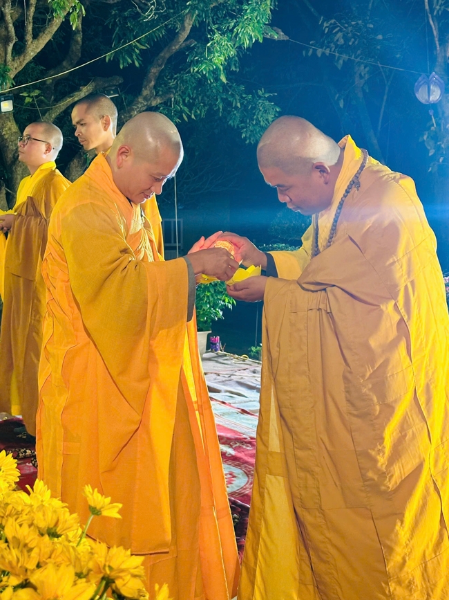 Chùa Đống Cao – Thanh Hóa: Lễ Hoa đăng mừng ngày khánh đản Đức Phật A Di Đà và đón năm mới 2026