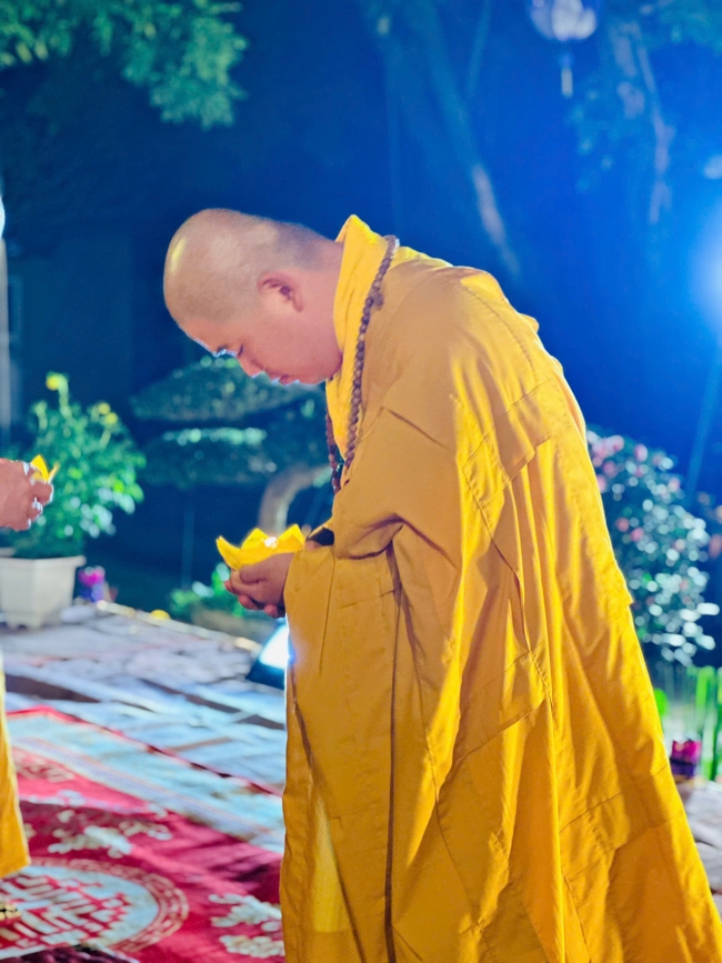 Chùa Đống Cao – Thanh Hóa: Lễ Hoa đăng mừng ngày khánh đản Đức Phật A Di Đà và đón năm mới 2026