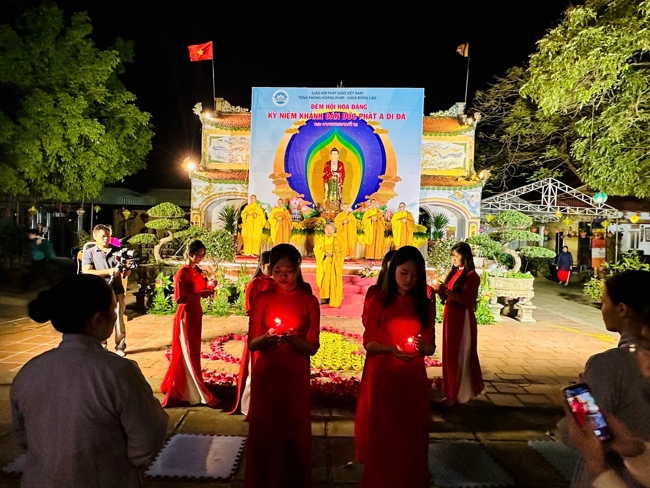 Chùa Đống Cao – Thanh Hóa: Lễ Hoa đăng mừng ngày khánh đản Đức Phật A Di Đà và đón năm mới 2026