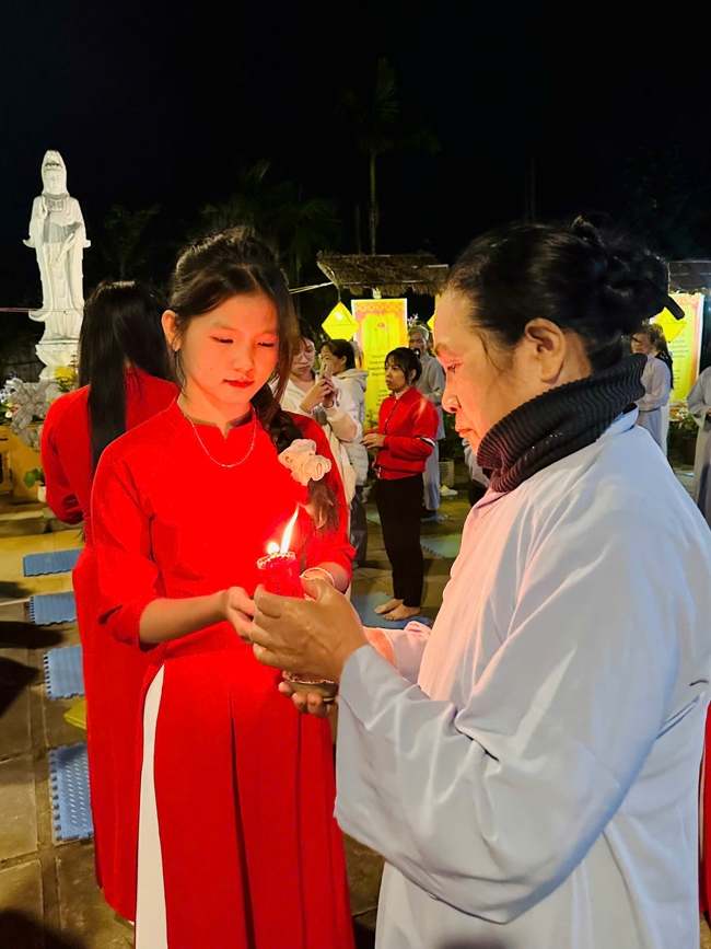 Chùa Đống Cao – Thanh Hóa: Lễ Hoa đăng mừng ngày khánh đản Đức Phật A Di Đà và đón năm mới 2026