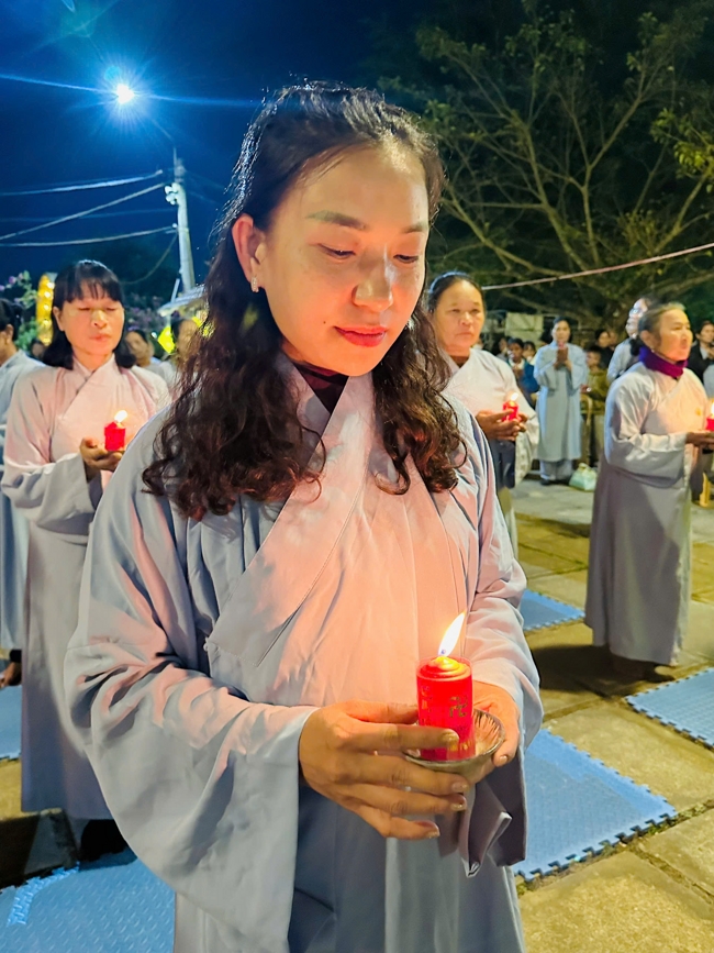 Chùa Đống Cao – Thanh Hóa: Lễ Hoa đăng mừng ngày khánh đản Đức Phật A Di Đà và đón năm mới 2026