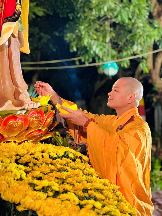 Chùa Đống Cao – Thanh Hóa: Lễ Hoa đăng mừng ngày khánh đản Đức Phật A Di Đà và đón năm mới 2026