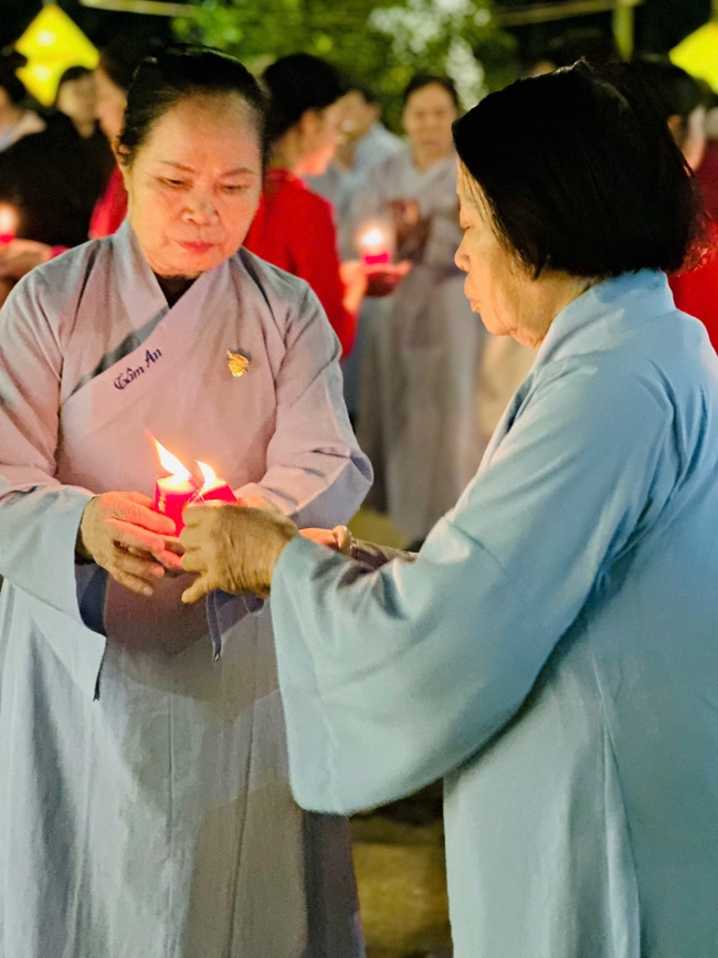 Chùa Đống Cao – Thanh Hóa: Lễ Hoa đăng mừng ngày khánh đản Đức Phật A Di Đà và đón năm mới 2026