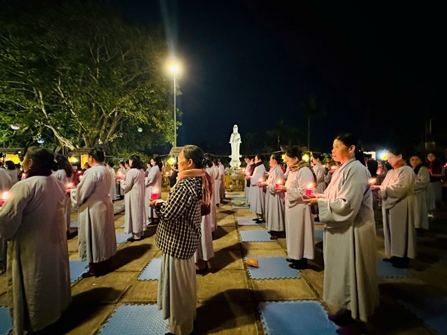 Chùa Đống Cao – Thanh Hóa: Lễ Hoa đăng mừng ngày khánh đản Đức Phật A Di Đà và đón năm mới 2026
