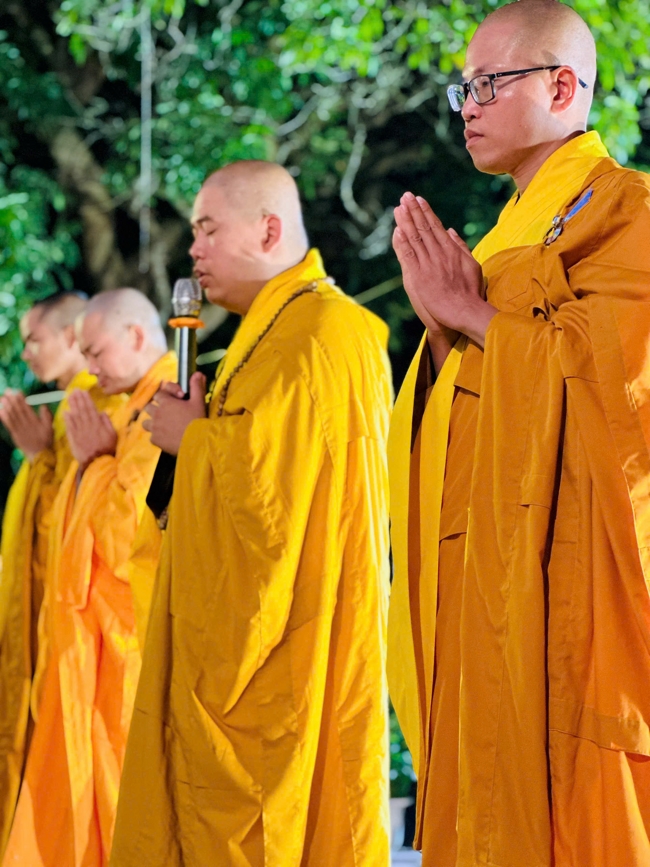 Chùa Đống Cao – Thanh Hóa: Lễ Hoa đăng mừng ngày khánh đản Đức Phật A Di Đà và đón năm mới 2026