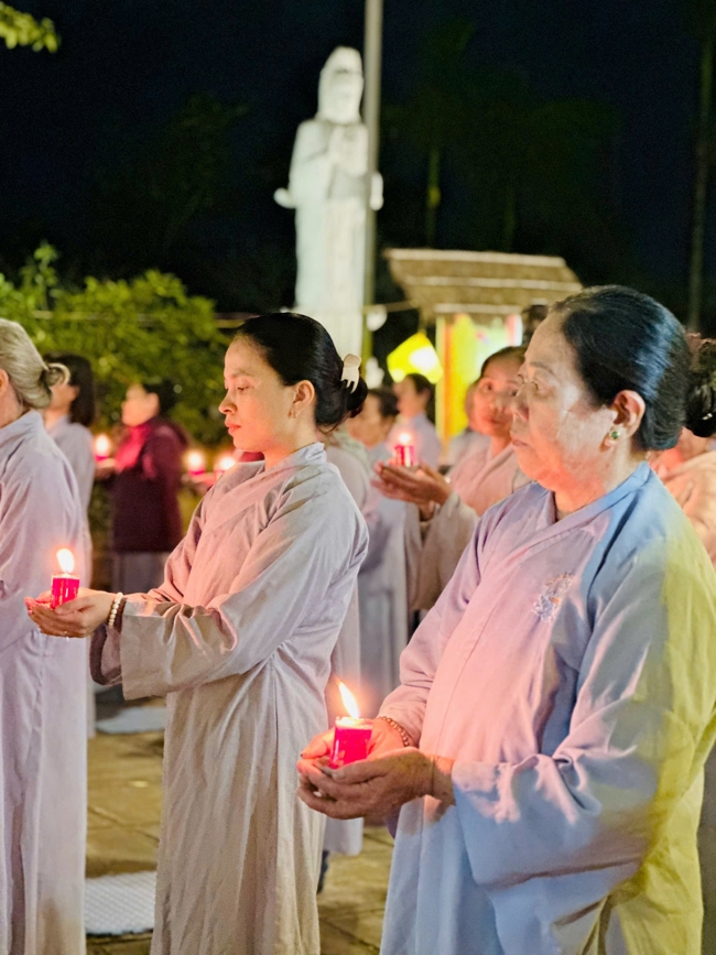 Chùa Đống Cao – Thanh Hóa: Lễ Hoa đăng mừng ngày khánh đản Đức Phật A Di Đà và đón năm mới 2026