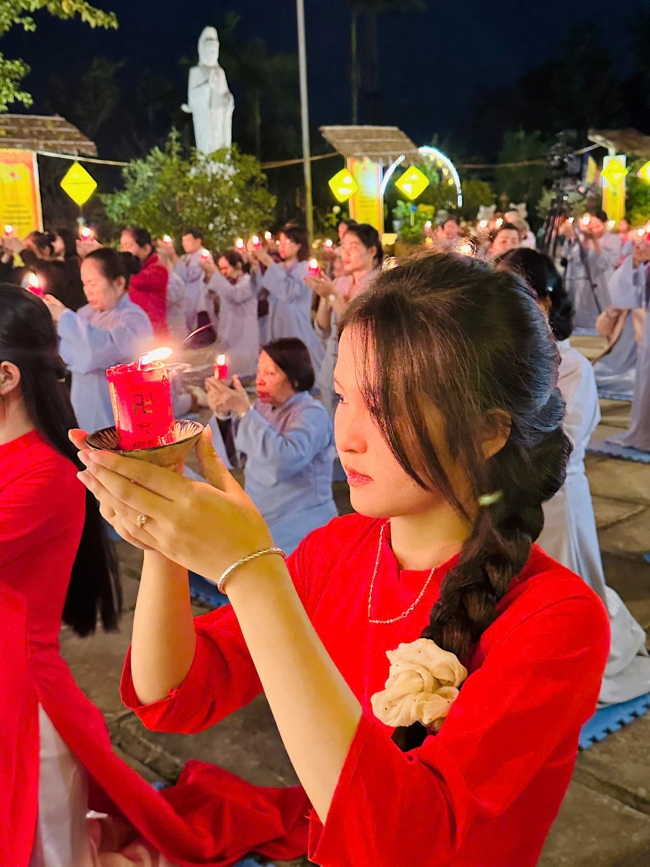 Chùa Đống Cao – Thanh Hóa: Lễ Hoa đăng mừng ngày khánh đản Đức Phật A Di Đà và đón năm mới 2026