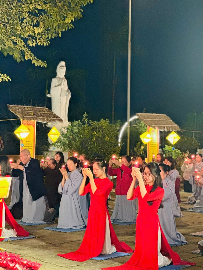 Chùa Đống Cao – Thanh Hóa: Lễ Hoa đăng mừng ngày khánh đản Đức Phật A Di Đà và đón năm mới 2026