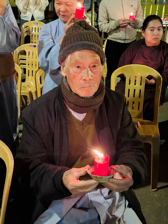 Chùa Đống Cao – Thanh Hóa: Lễ Hoa đăng mừng ngày khánh đản Đức Phật A Di Đà và đón năm mới 2026