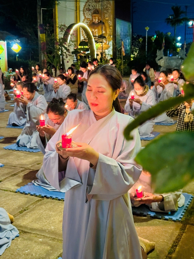 Chùa Đống Cao – Thanh Hóa: Lễ Hoa đăng mừng ngày khánh đản Đức Phật A Di Đà và đón năm mới 2026