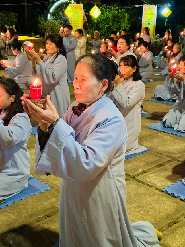 Chùa Đống Cao – Thanh Hóa: Lễ Hoa đăng mừng ngày khánh đản Đức Phật A Di Đà và đón năm mới 2026