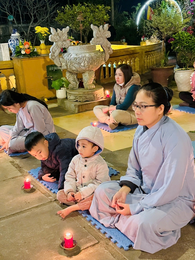 Chùa Đống Cao – Thanh Hóa: Lễ Hoa đăng mừng ngày khánh đản Đức Phật A Di Đà và đón năm mới 2026