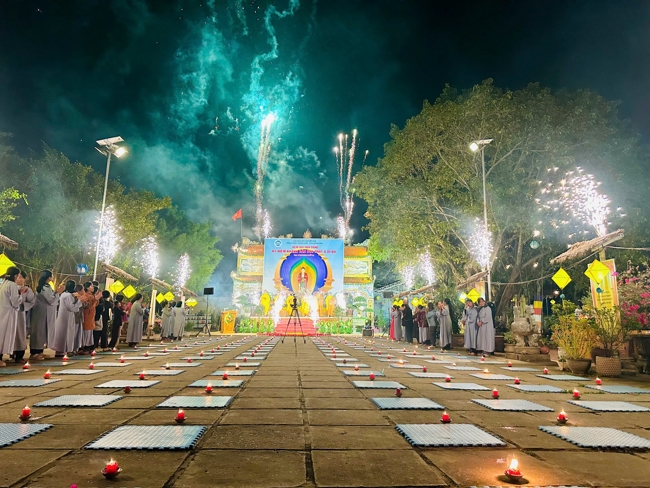 Chùa Đống Cao – Thanh Hóa: Lễ Hoa đăng mừng ngày khánh đản Đức Phật A Di Đà và đón năm mới 2026