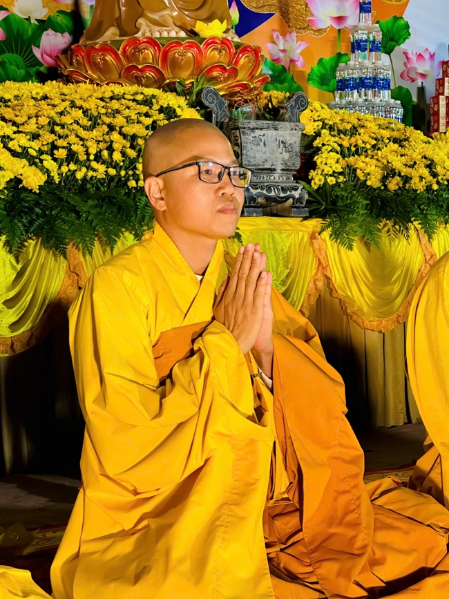 Chùa Đống Cao – Thanh Hóa: Lễ Hoa đăng mừng ngày khánh đản Đức Phật A Di Đà và đón năm mới 2026